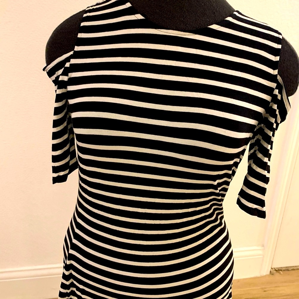 Vince Camuto cut out shoulder top